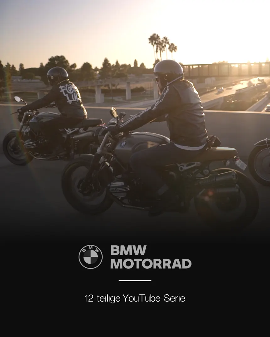 Projektkarte BMW Motorrad: zwei Fahrerinnen auf Motorrädern im Gegenlicht, darunter das Logo von BMW Motorrad und die Angabe 12-teilige YouTube-Serie.